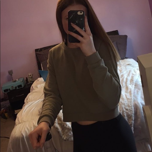 🍒3 for $12 - Forever 21 Sage Green Cropped Crewnecks - Picture 2 of 2